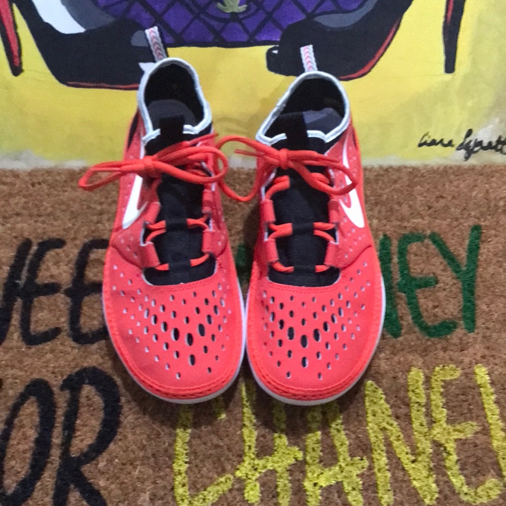 Red black white NIKE SOLARSOFT COSTA LOW vacation beach shoes